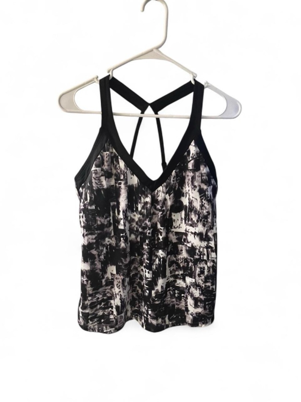 Nike Black and White Athletic Tank Top With Shelf Braa - Picture 2 of 6